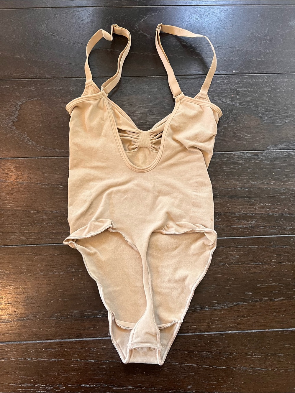 SKIMS Brand New Low Back Thong Bodysuit in Nude Sand Shapewear Snatching Med - Picture 5 of 11